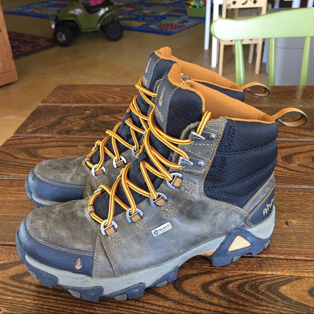 Men’s Ahnu Montara Hiking Boot size 8